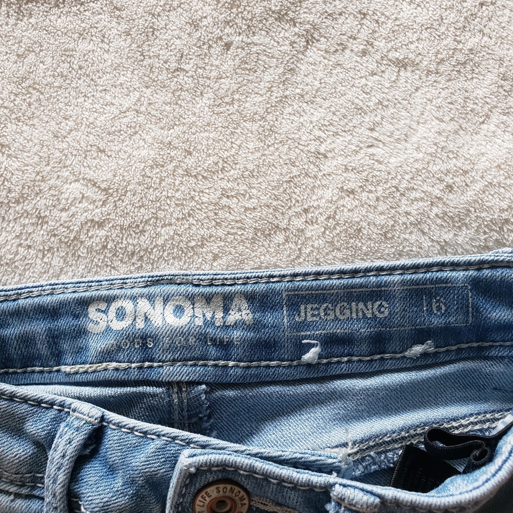 Midrise Embroidered Jegging - Picture 5 of 5